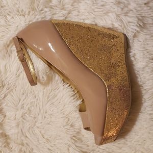 NEW nude patent wedge with gold glitter
